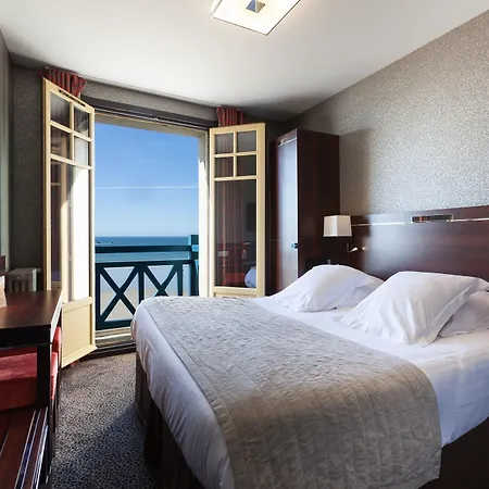 Ambassadeurs Logis Hotel 3*