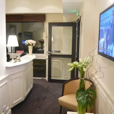 Ambassadeurs Logis Hotel 3*